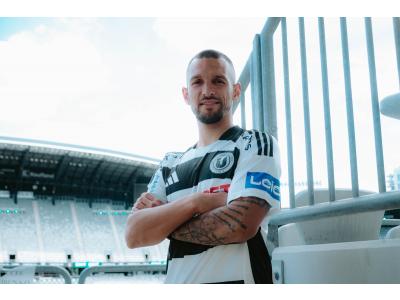 Îl are ca model pe Sergio Ramos, este familist convins și se felicită pentru alegerea făcută. Dino Mikanovic: „Sunt foarte fericit că am venit aici și că voi juca pentru Universitatea”