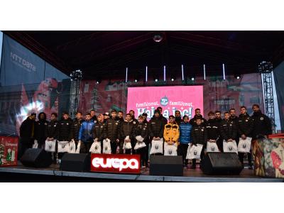 Grupele de juniori au fost premiate de “studenţi” în Piaţa Unirii