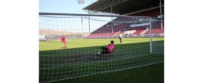 Eliminaţi la penalty-uri, în mini-derby-ul Clujului. CFR – “U” 2-2 (4-3, d.p)