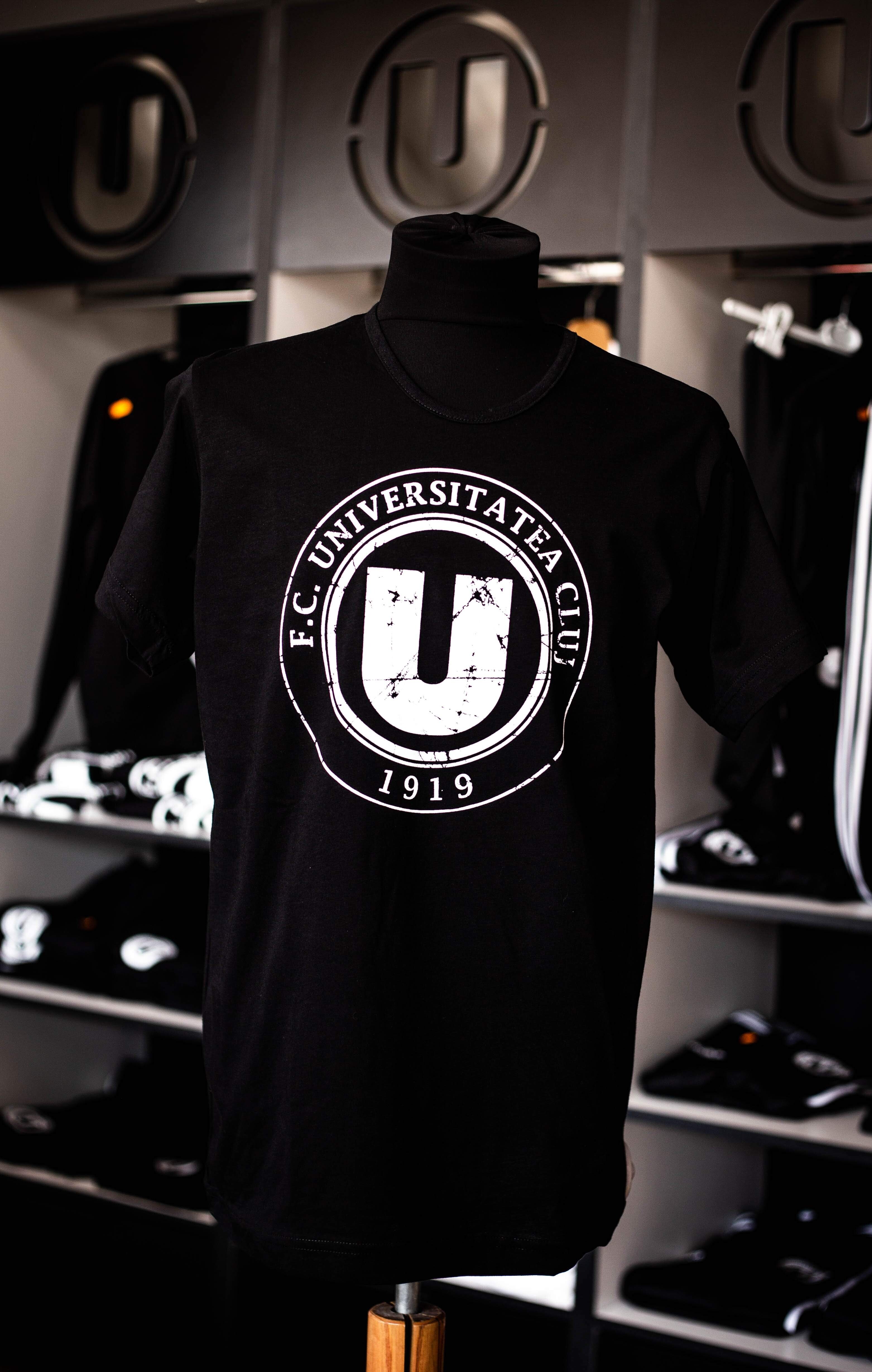 Tricou negru cu sigla FC Universitatea Cluj - F.C ...