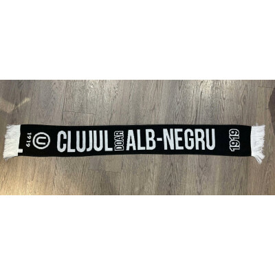 Fular tricotat "Clujul doar in Alb si Negru" 