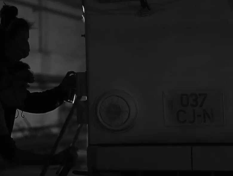 Transport de centenar. Un tramvai a fost pictat în culorile Universităţii Cluj-Napoca