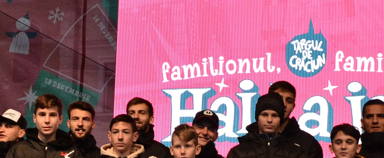 Grupele de juniori au fost premiate de “studenţi” în Piaţa Unirii