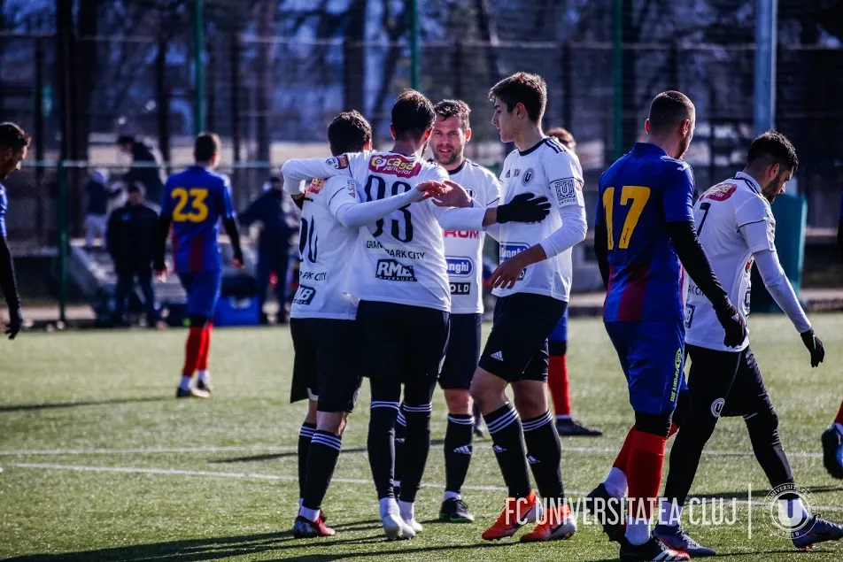 Ploaie de goluri şi dublă victorie pentru “U” înaintea reluării campionatului