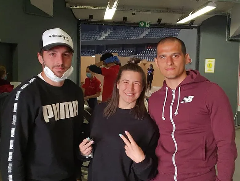 Alături de voluntari pentru a pune bazele spitalului de campanie temporar de la BT Arena