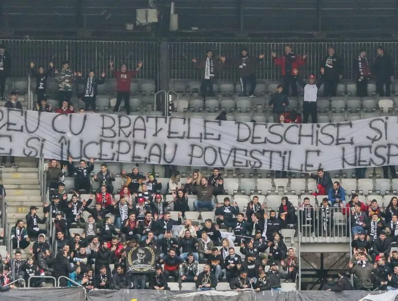 „Slavă ție, studenție - Împreună suntem ”U” oriunde am fi!” Inițiativă inedită a Peluzei Șepcile Roșii