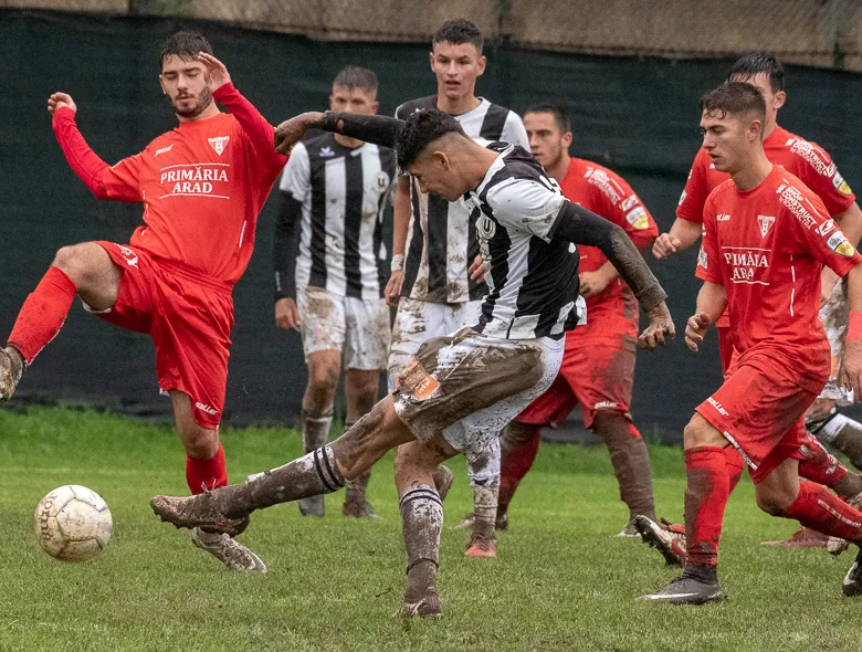 Liga Elitelor. Victorie eroică la U19 și prima înfrângere pentru juniorii U17