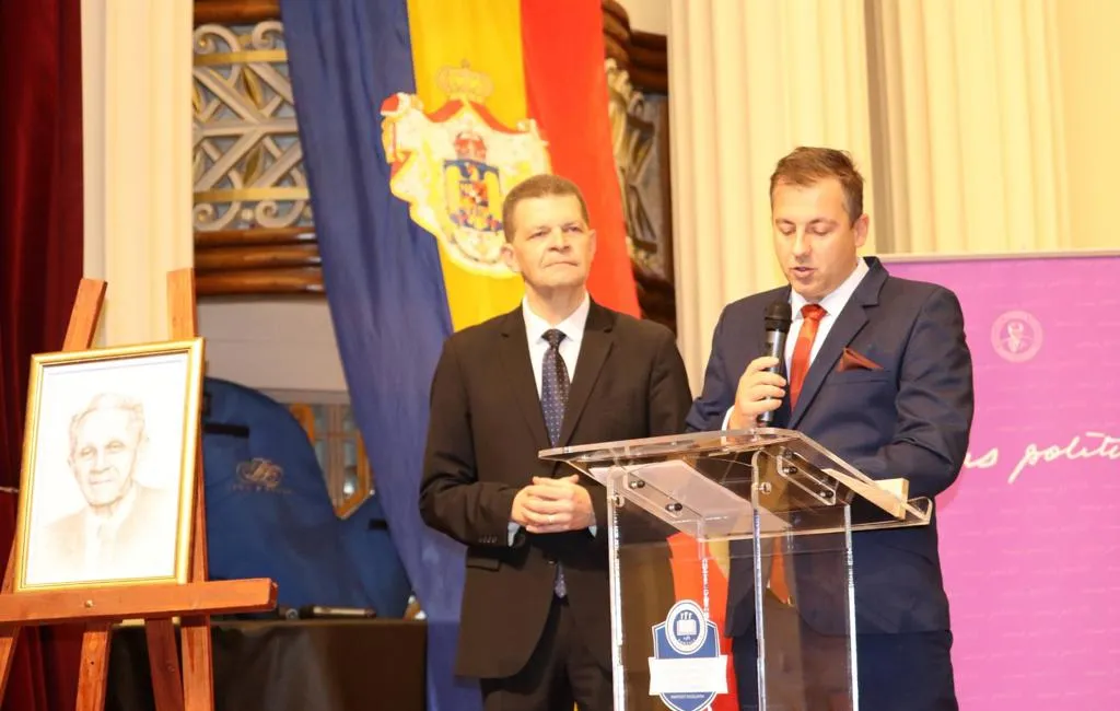 FC Universitatea Cluj a acordat Fundației Corneliu Coposu Trofeul de Excelență "Iuliu Hațieganu"