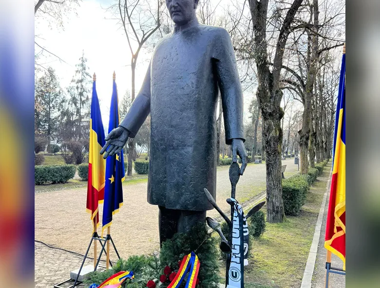 Dezvelirea statuii prof. dr. Iuliu Hațieganu, fondator și primul președinte de onoare al clubului Universitatea Cluj