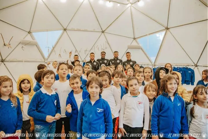 „Studenții” în vizită la Liceul Teoretic Elf