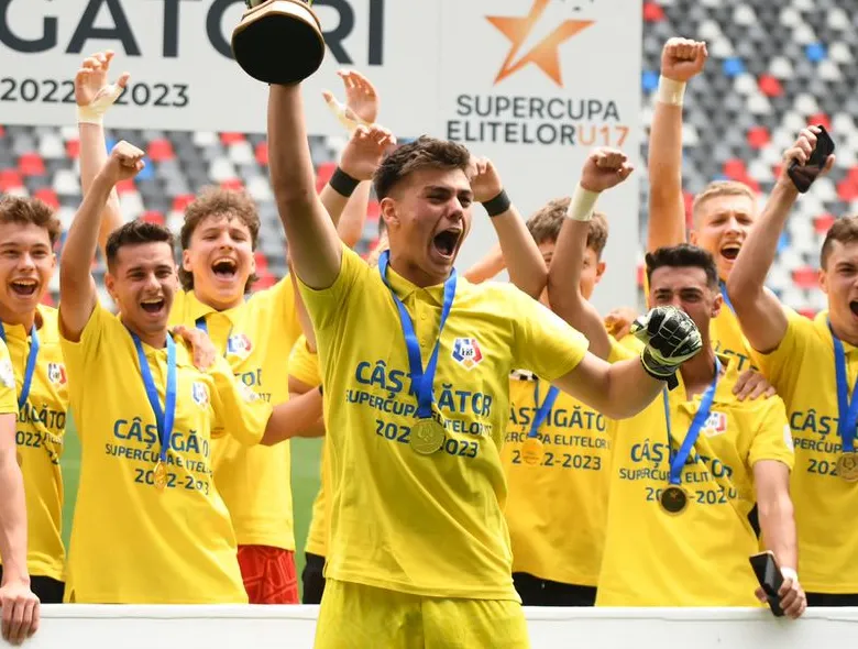 Juniorii U17, Supercampionii României