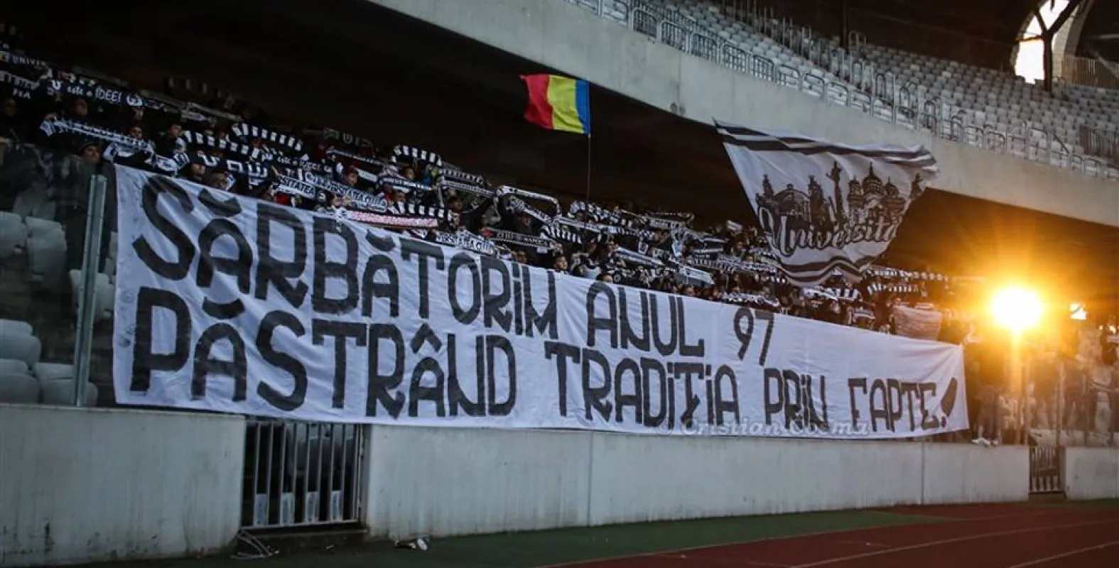 La mulți ani, „U”!