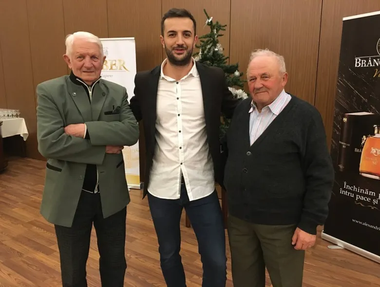 Primele carduri de membru merg la Valer Bondor și Remus Câmpeanu