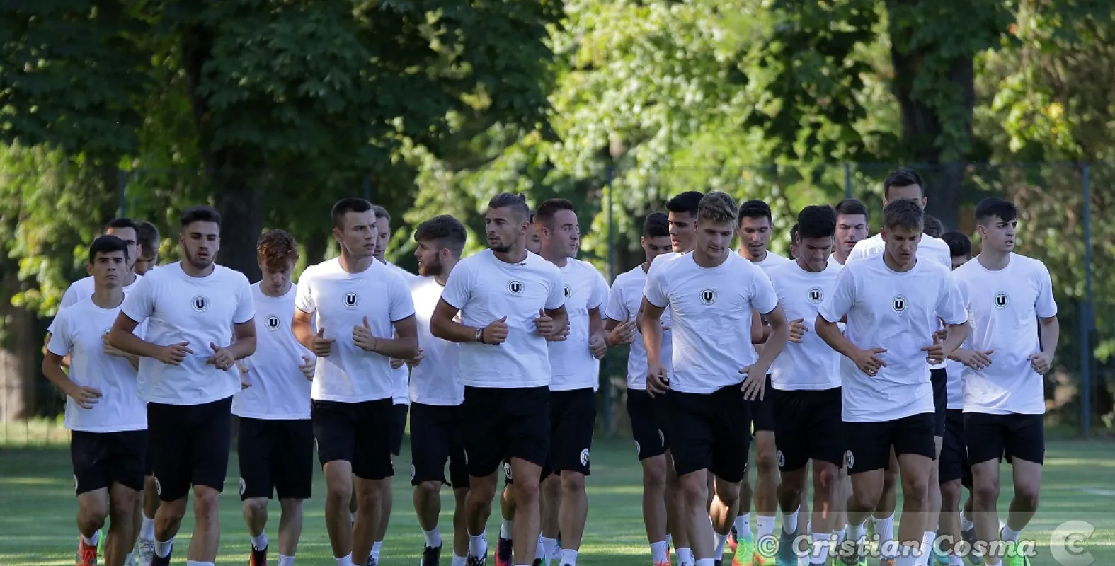 Reunire în alb și negru. 27 de jucători la primul antrenament al “studenților” în Liga a III-a