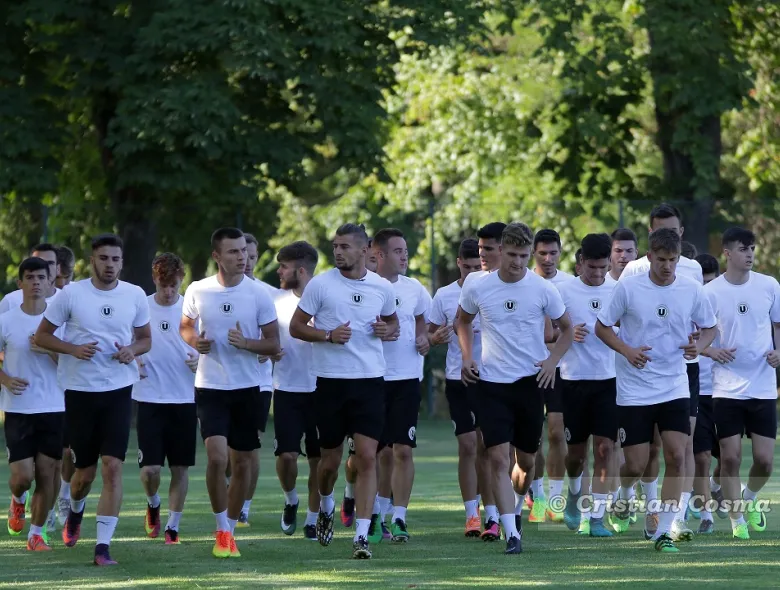 Reunire în alb și negru. 27 de jucători la primul antrenament al “studenților” în Liga a III-a