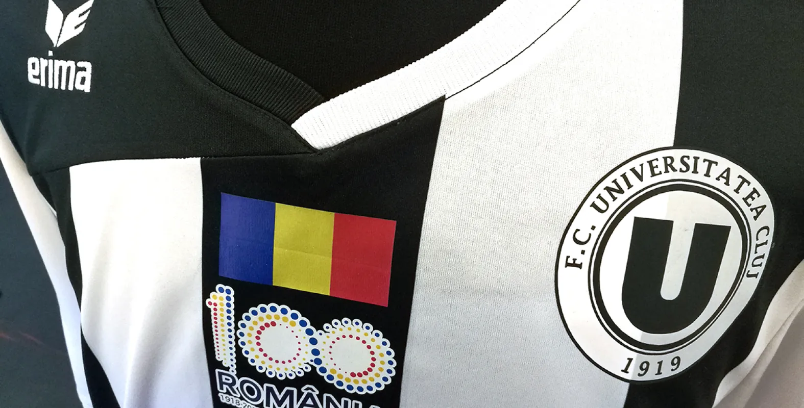 FC Universitatea Cluj va îmbrăca tricouri personalizate cu sigla Centenarului Marii Uniri, "România 100"