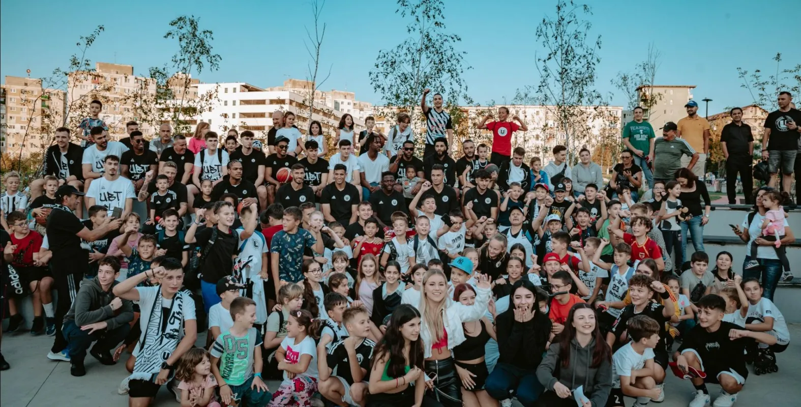 Acțiune comună realizată de jucătorii Universității Cluj și baschetbaliștii de la U-BT