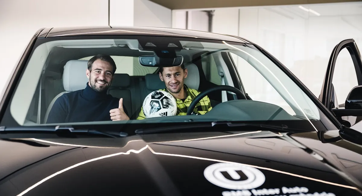 Fotbaliştii Universităţii au testat experienţa 4X4 la volanul Land Rover