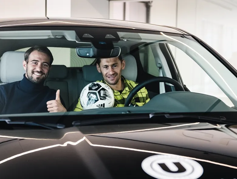 Fotbaliştii Universităţii au testat experienţa 4X4 la volanul Land Rover