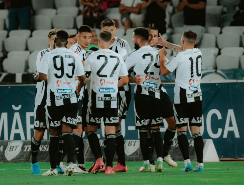 CRONICĂ U Cluj vs Dinamo București | „Studenții” revin pe primul loc înainte de pauza competițională