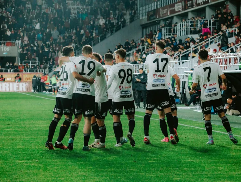 AVANCRONICĂ Rapid vs U Cluj. Cel mai vechi duel din fotbalul românesc, la episodul 97 pe prima scenă