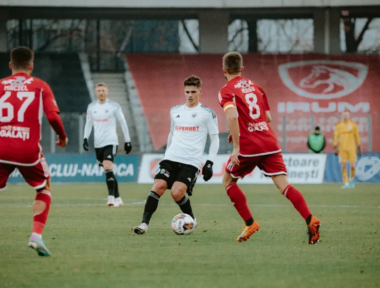 AVANCRONICĂ | U Cluj vs Oțelul Galați. Duel de podium pe malul Someșului