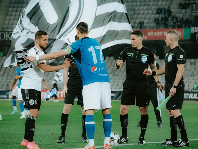 AVANCRONICĂ | U Cluj vs Farul Constanța. „Șepcile roșii” caută al cincilea succes pe teren propriu în acest sezon