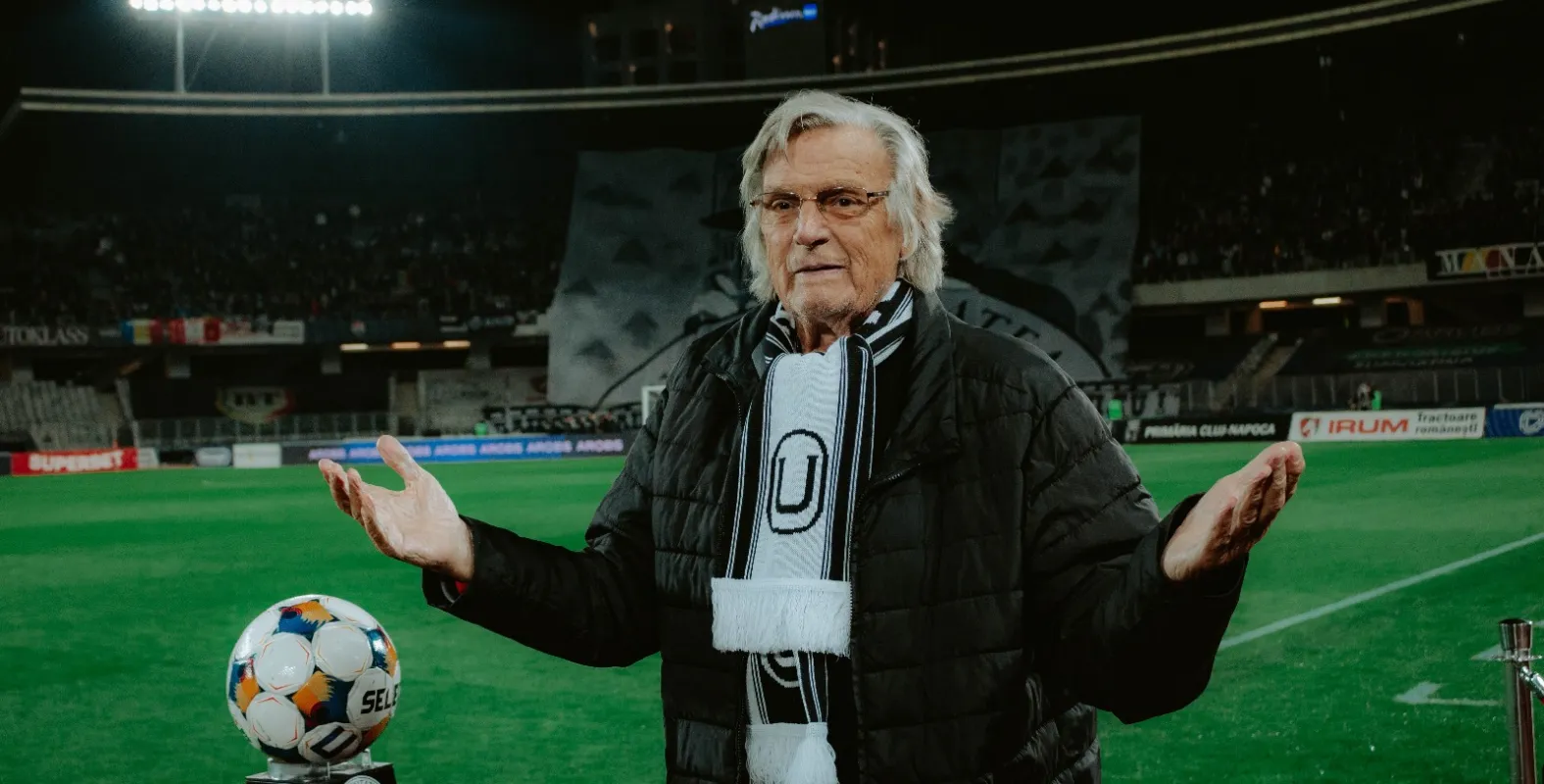 Invitat special la derby-ul orașului, Florin Piersic s-a bucurat de revederea cu echipa favorită: „Îmi amintesc cum cântam <<Haide U, haide U, bagă golul, bagă golul, cum știi tu>>”