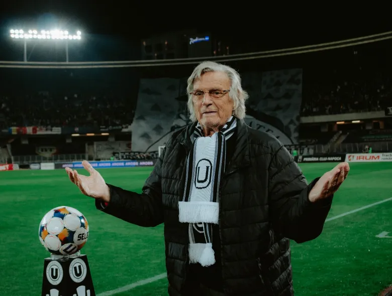 Invitat special la derby-ul orașului, Florin Piersic s-a bucurat de revederea cu echipa favorită: „Îmi amintesc cum cântam <<Haide U, haide U, bagă golul, bagă golul, cum știi tu>>”