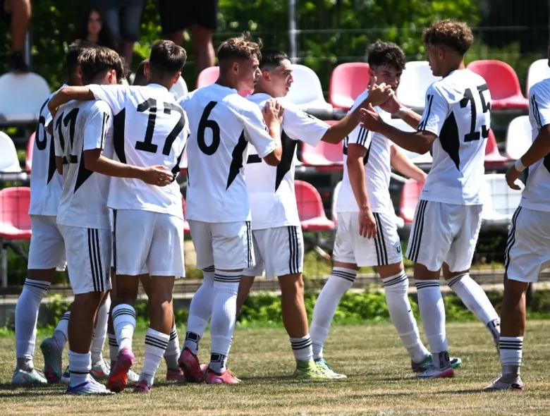 Cinci jucători din Academie au semnat primele contracte de profesioniști cu FC Universitatea Cluj