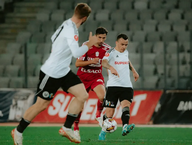 AVANCRONICĂ | U Cluj vs FC Botoșani. „Studenții” vor să spargă gheața pe teren propriu, în compania liderului