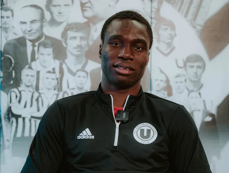 INTERVIU | Plecat din țara natală pentru a-și îndeplini un vis, Taiwo îl are ca model pe starul Victor Osimhen și își propune să „rupă plasele” în România