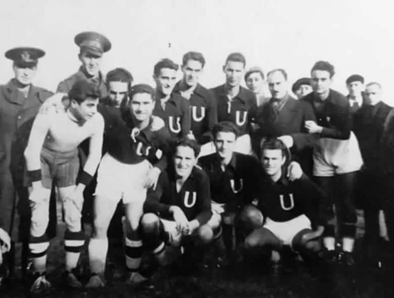 „Șapca pe Cupă” | Triumful identității universitare, „sub semnul războiului”