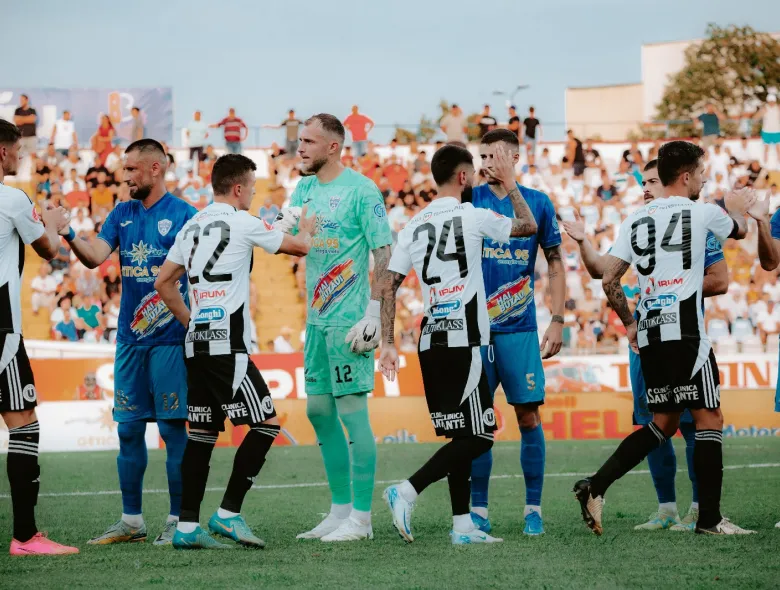 AVANCRONICĂ | U Cluj vs Gloria Buzău. „Șepcile roșii” deschid anul cu un meci pe teren propriu
