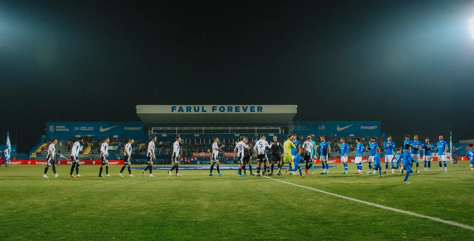 CRONICĂ Farul Constanța vs U Cluj | „Șepcile roșii” încheie sezonul regular cu o remiză împotriva „marinarilor”