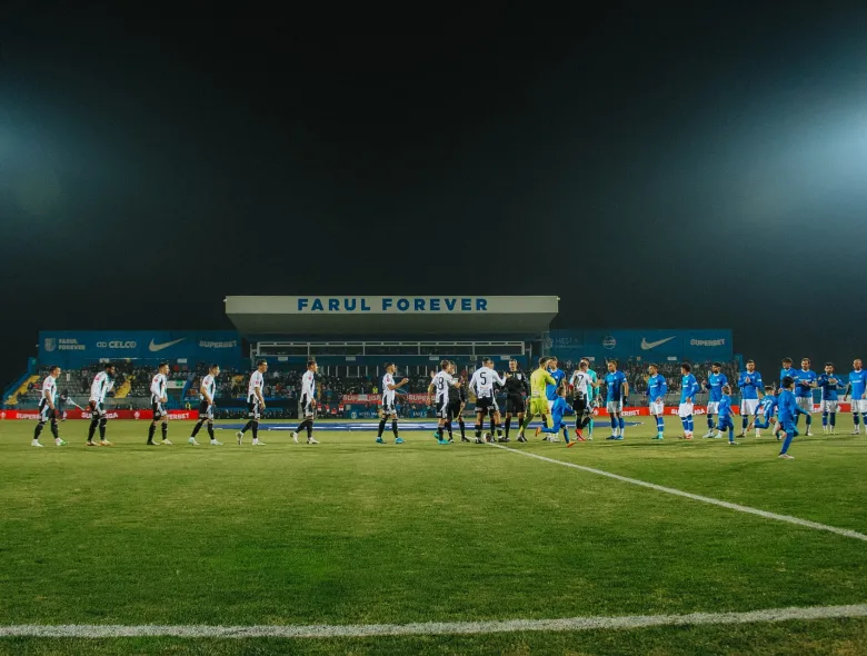 CRONICĂ Farul Constanța vs U Cluj | „Șepcile roșii” încheie sezonul regular cu o remiză împotriva „marinarilor”