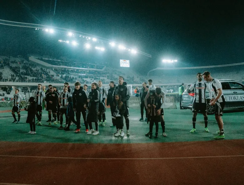 „Șepcile roșii" încep play-off-ul la două puncte de lider