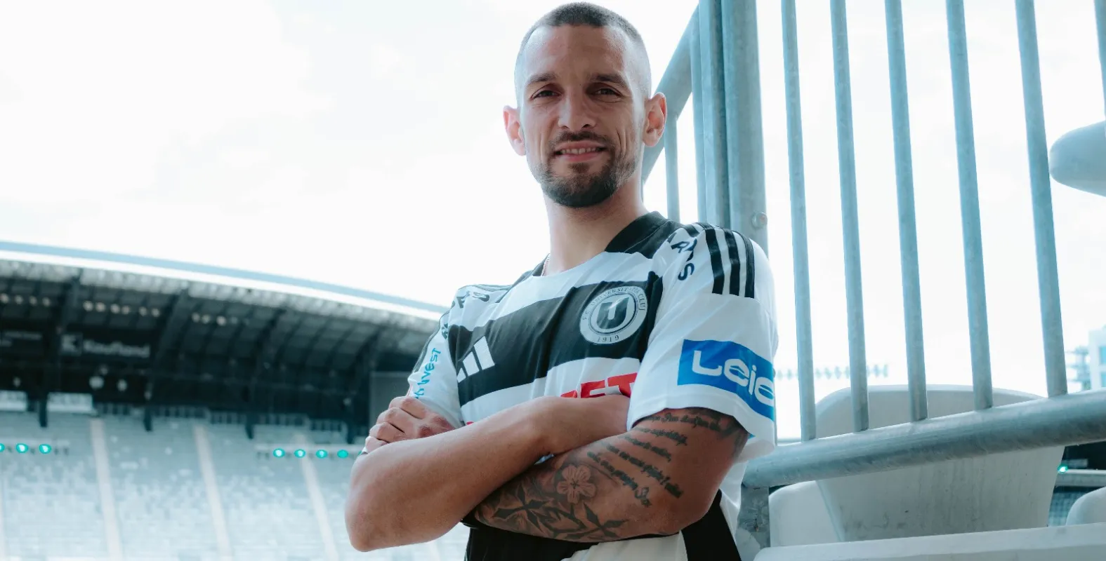 Îl are ca model pe Sergio Ramos, este familist convins și se felicită pentru alegerea făcută. Dino Mikanovic: „Sunt foarte fericit că am venit aici și că voi juca pentru Universitatea”