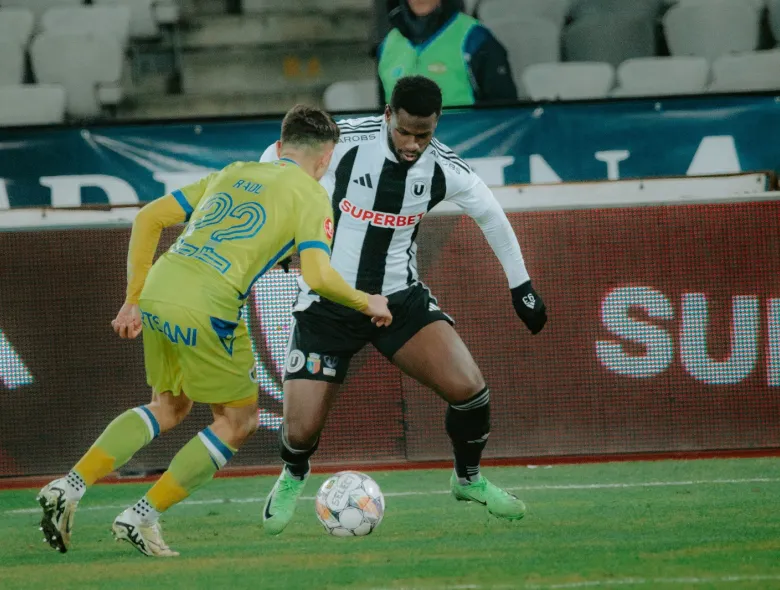 AVANCRONICĂ | U Cluj vs Petrolul Ploiești. Duelul cu numărul 81 pe prima scenă între „Șepcile roșii” și „lupii galbeni”
