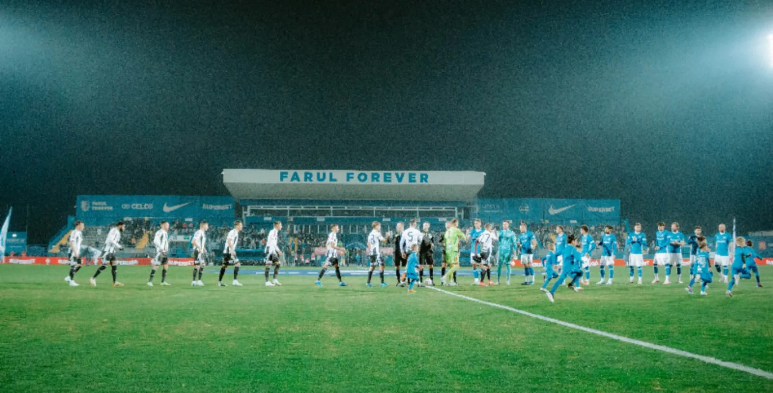 AVANCRONICĂ | Farul Constanța vs U Cluj. „Studenții”, în căutarea primului succes pe terenul Farului de la revenirea în Superligă