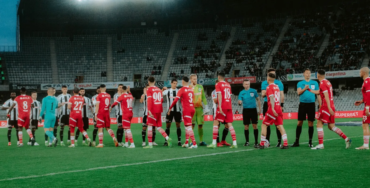 AVANCRONICĂ | ”U” Cluj vs Dinamo. Al treilea succes al sezonului, obiectiv comun al „Șepcilor” și „câinilor” roșii