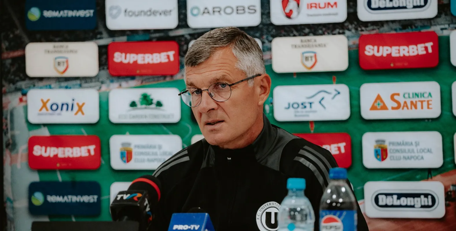 Ioan Ovidiu Sabău știe la ce să se aștepte din partea revelației FC Argeș: „Întâlnim o echipă care are multă încredere, mult entuziasm. Stă bine din punct de vedere fizic, e organizată, are jucători disciplinați”