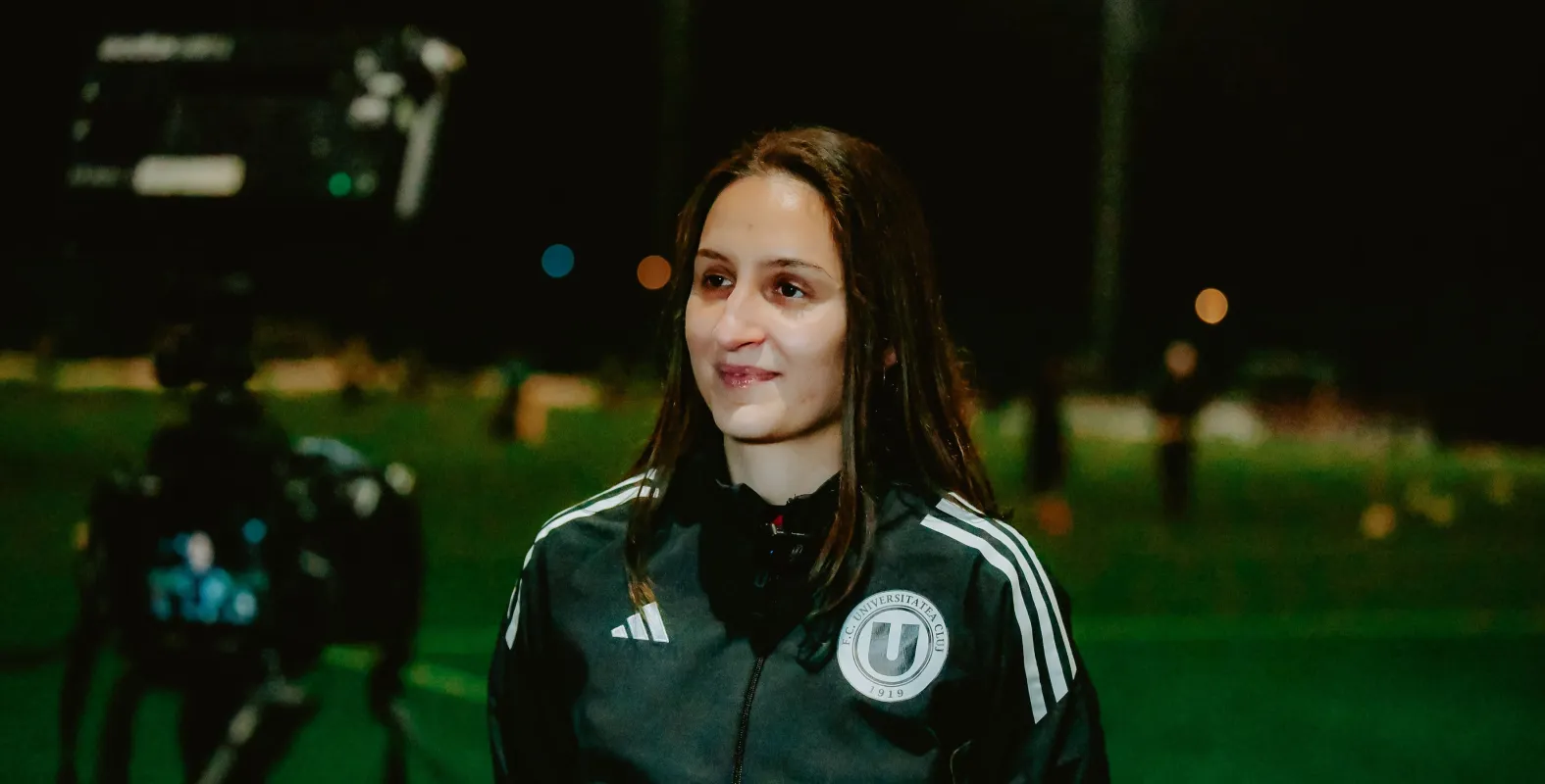 INTERVIU | Îmbină pasiunea pentru fotbal cu cea pentru informatică, are experiență în Champions League și poartă cu mândrie banderola de căpitan al echipei feminine. Adela Iosif: „Universitatea înseamnă acasă”