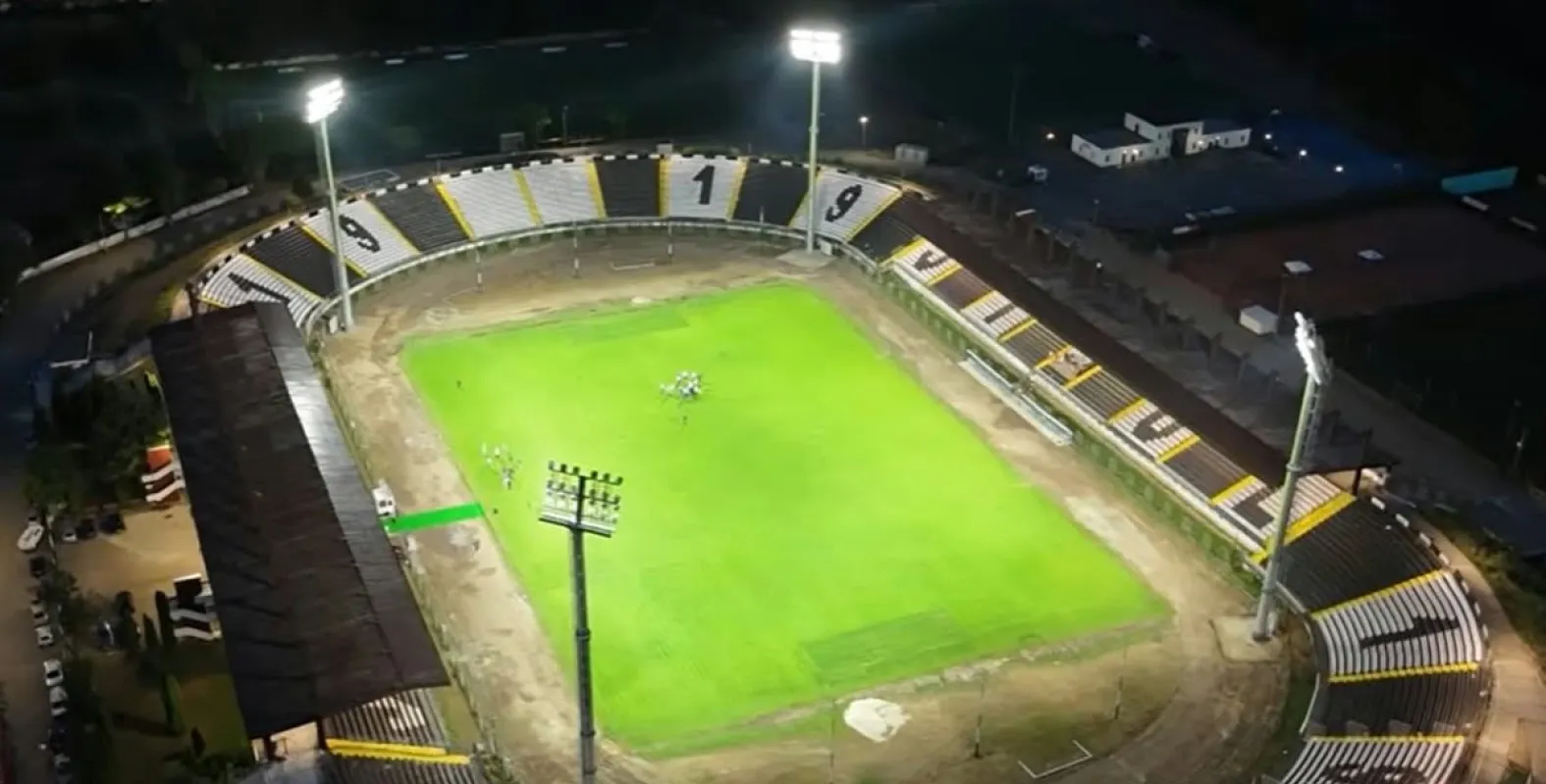AVANCRONICĂ | Corvinul Hunedoara vs ”U” Cluj. Revedere pe prima scenă după 35 de ani