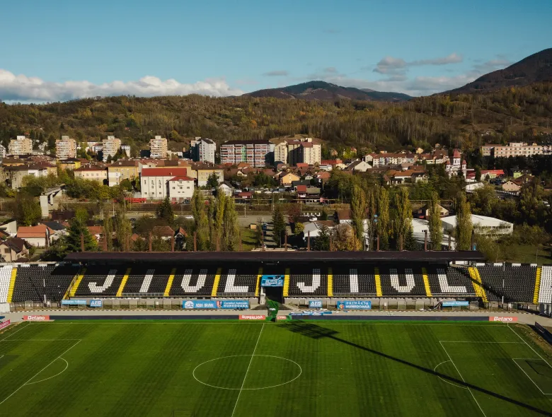 AVANCRONICĂ | Corvinul Hunedoara vs ”U” Cluj. Revedere pe prima scenă după 35 de ani