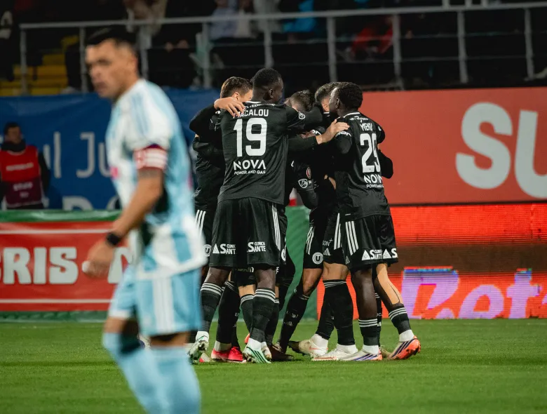 CRONICĂ Corvinul Hunedoara vs ”U” Cluj 0-3 | Obiceiurile vechi se uită greu! „Jovo-gol", hattrick de trei puncte în Valea Jiului