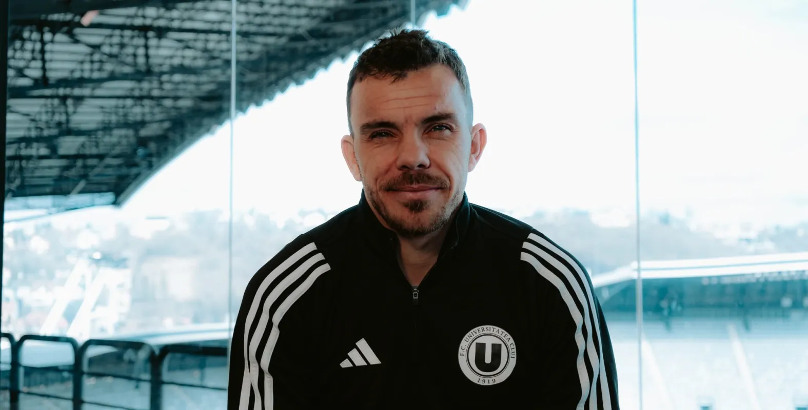 INTERVIU SPECIAL | Dan Nistor, la 500 de prezențe pe prima scenă: „Mi-a intrat foarte mult la suflet ”U”. Practic, sunt student cu acte în regulă”