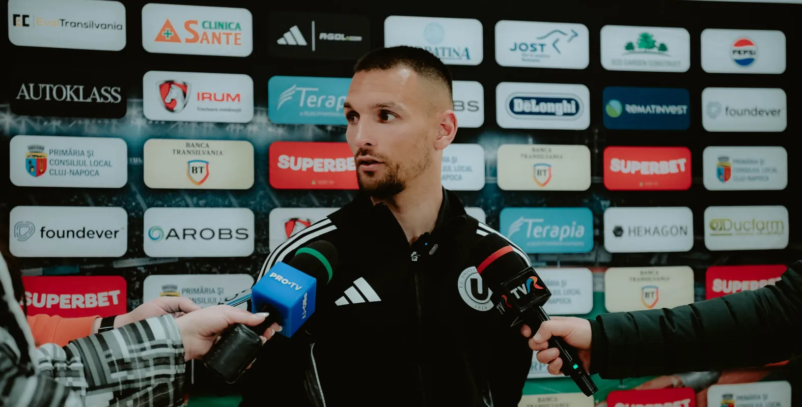 A „arat” banda dreaptă, a oferit un assist și le dedică victoria fanilor. Mikanovic: „Ne-au susținut timp de 90 de minute și victoria asta e pentru ei”