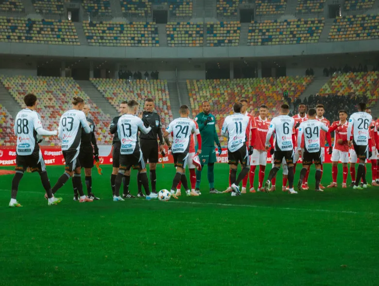 AVANCRONICĂ | Dinamo vs U Cluj. Încă un test pentru „studenți”, în episodul 104 din confruntările cu „câinii roșii” pe prima scenă