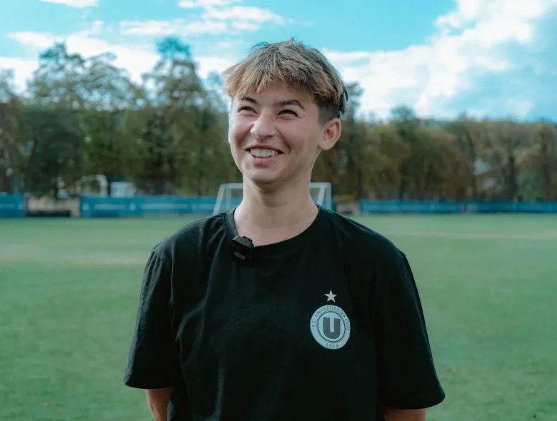 A crescut în centrul de plasament, s-a refugiat în fotbal și acum impresionează în tricoul lui "U". Lorena Mihăilesc: „Îmi doresc să ajungem în Liga 1"